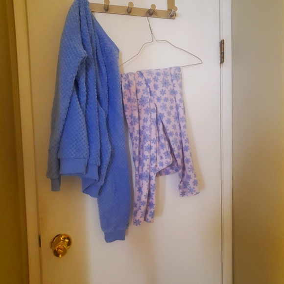 Pj set - Picture 1 of 1